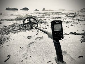 DEUS II et technologie FMF : une révolution pour détecter en profondeur, avec sensibilité et stabilité sur tous types de terrains 2 DEUS II FMF en action dans un terrain fortement minéralisé