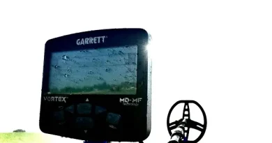 détecteur de métaux garrett vortex VX7 en contre jour